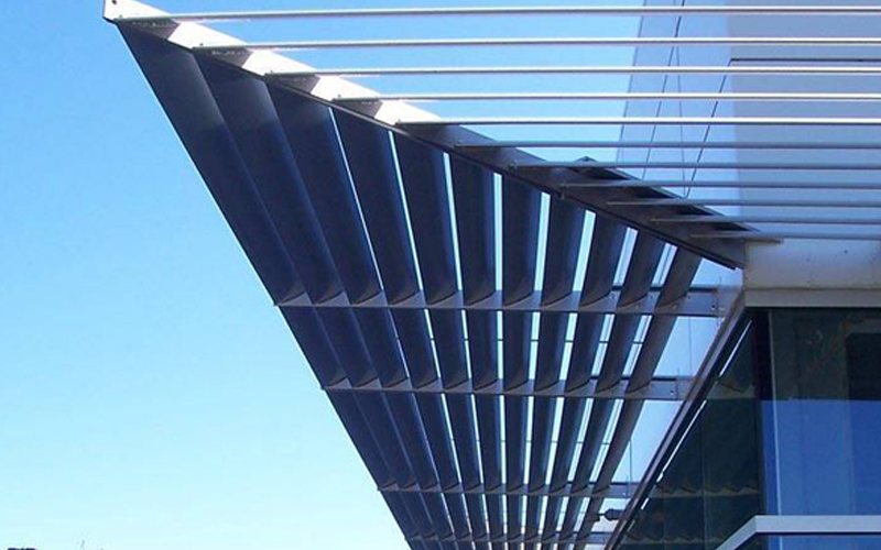 sử dụng mái che lam cho nhà ông nhiều ánh sáng